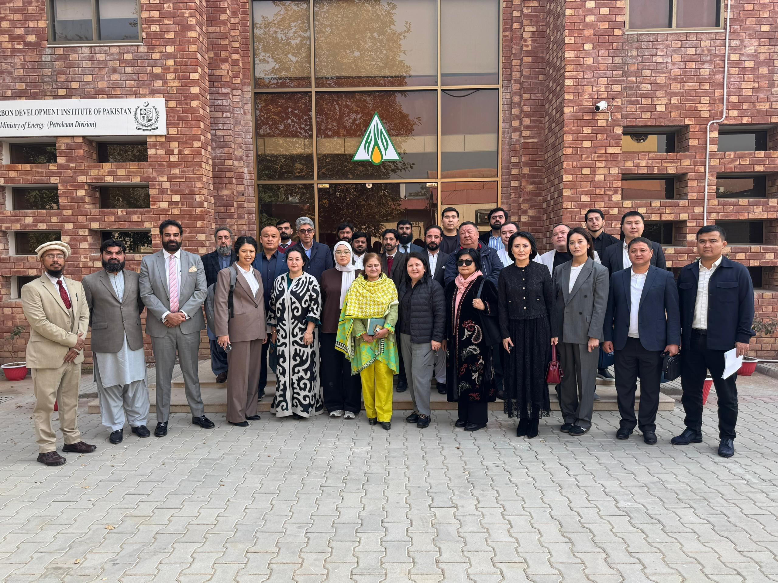 Посещение кыргызской делегацией промышленно-технологических объектов Исламабада в рамках официального визита Президента Кыргызской Республики в Пакистан