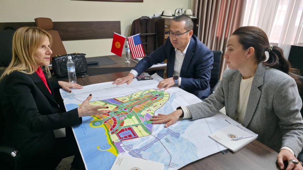 Бишкекте америкалык компаниялардын катышуусунда эки тараптуу жолугушуулар өтүүдө